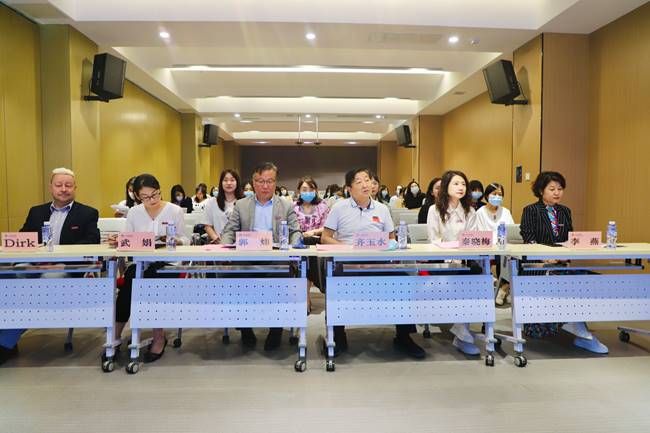 说明: https://www.xafy.edu.cn/__local/1/1B/FA/37946E1260AFA947D29AF42DC24_BC13136C_4C813.jpg